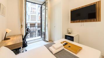 1 bedroom, in-room safe, iron/ironing board, free WiFi