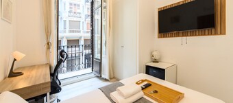 Amsterdam: room with comfort and shared areas Gran Vía-Madrid