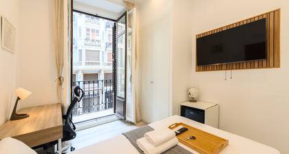 Amsterdam: room with comfort and shared areas Gran Vía-Madrid