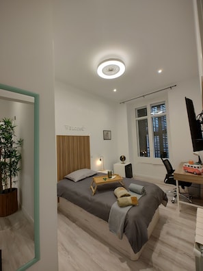1 bedroom, in-room safe, iron/ironing board, free WiFi