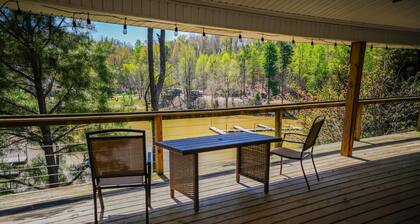 Lakeside Place 2 (Sleeps 1-4) - Tiny living space with a queen and full size beds overlooking Lake Barkley.