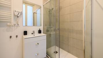 Een douche, een haardroger