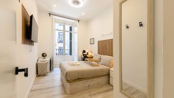 1 slaapkamer, een kluis op de kamer, een strijkplank/strijkijzer