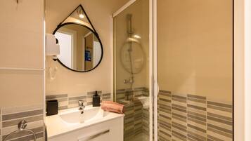 Een douche, een haardroger