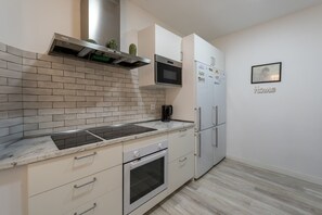 Fridge, microwave, oven, dishwasher