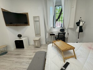 1 bedroom, in-room safe, iron/ironing board, free WiFi