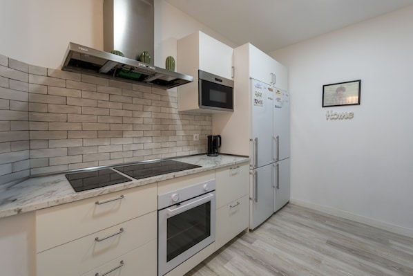 Fridge, microwave, oven, dishwasher