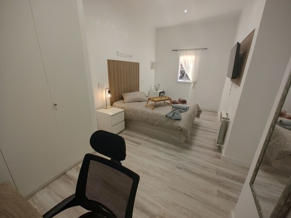 1 bedroom, in-room safe, iron/ironing board, free WiFi