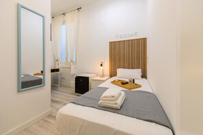 1 chambre, coffres-forts dans les chambres, fer et planche à repasser