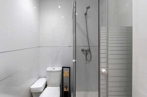 Berlin: room with comfort and shared areas Gran Via-Madrid