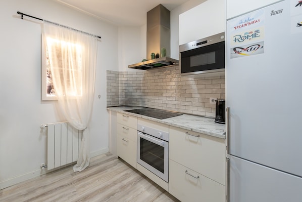 Fridge, microwave, oven, dishwasher