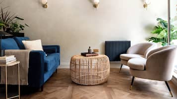Cortinas blackout, tabla de planchar con plancha y wifi gratis