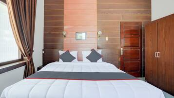 Suite Standar, 1 Tempat Tidur Double | Meja kerja, Wi-Fi gratis, dan seprai linen