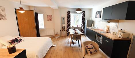 1 室のベッドルーム、アイロン / アイロン台、WiFi、ベッドシーツ