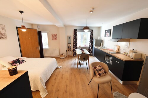 ALBARINE la Source rivière/lacs, cascades et montagne, business de la plasturgie