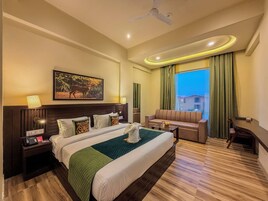 华丽村舍 | 办公桌、笔记本电脑工作区、床单