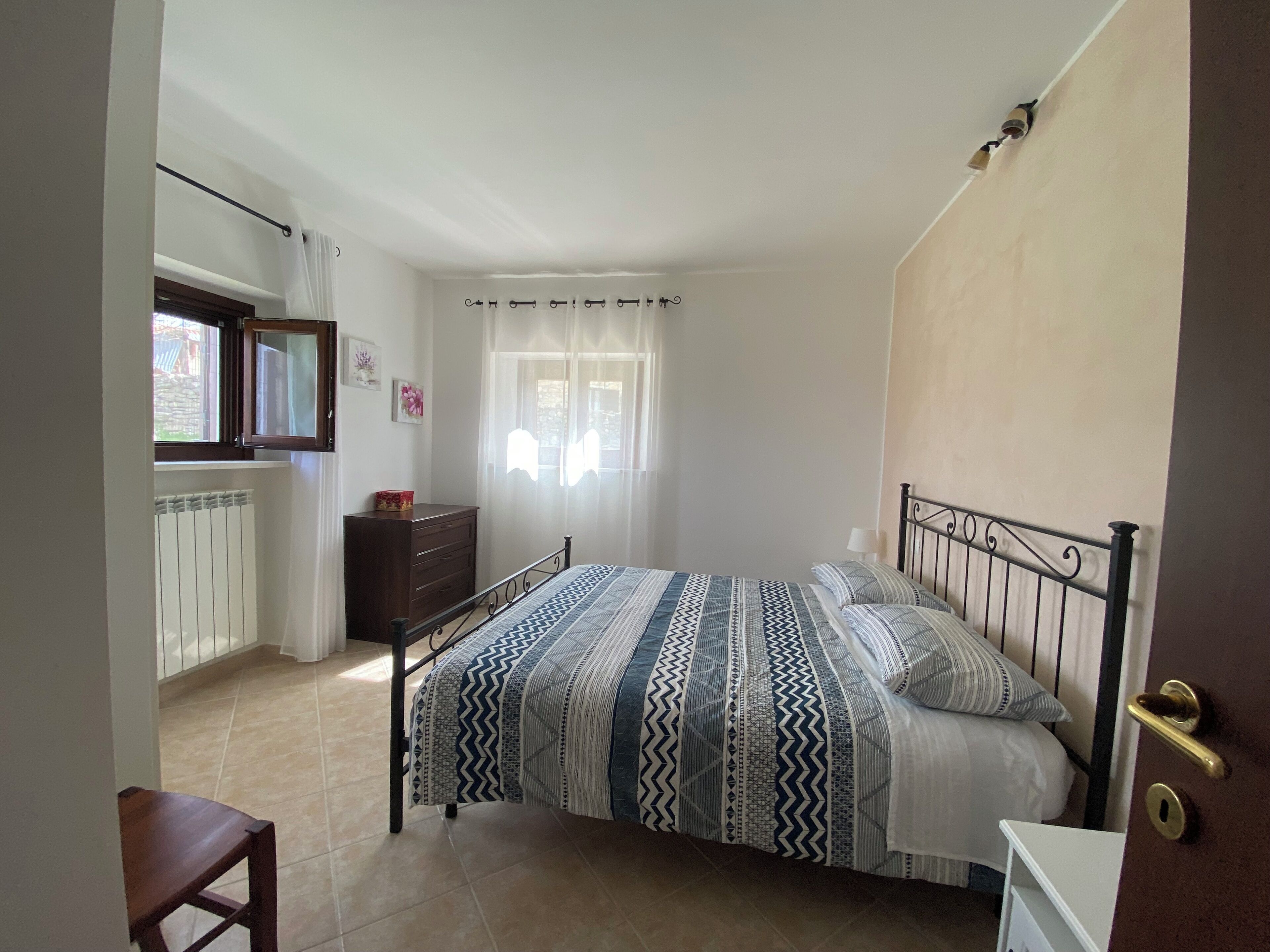 2 chambres, fer et planche à repasser, lit parapluie, Wi-Fi