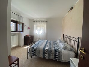 2 多间卧室、熨斗/熨衣板、旅行婴儿床、WiFi