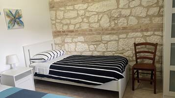 2 habitaciones, tabla de planchar con plancha, cuna de viaje y wifi