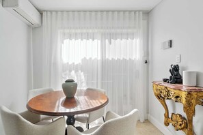 Dining - Gallery on Kent | Prime Location (Newtown)