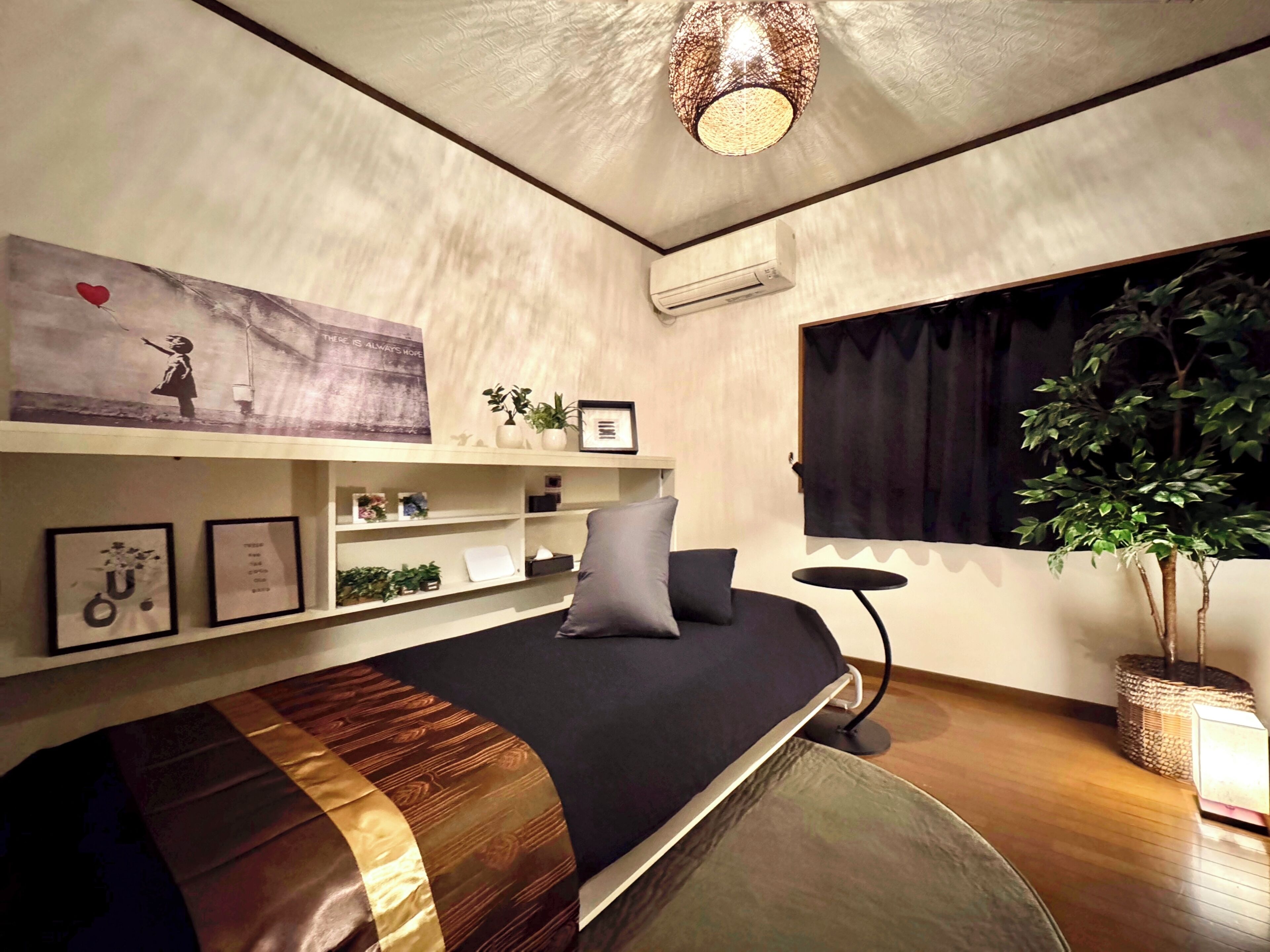 4 bedrooms, desk, iron/ironing board, free WiFi
