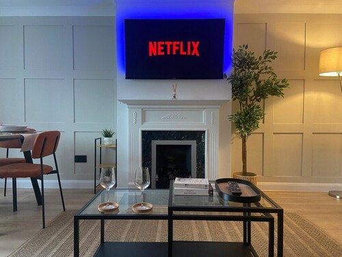 Contemporary 2-Bed House near Basildon Station