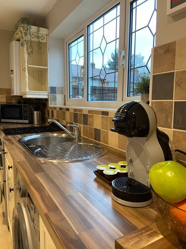 Contemporary 2-Bed House near Basildon Station