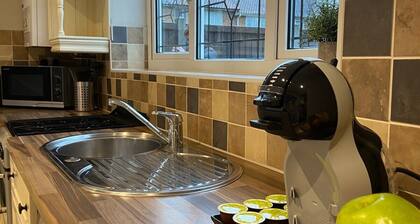 Contemporary 2-Bed House near Basildon Station