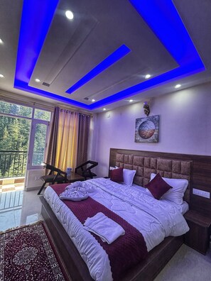 Superior Double Room, Balcony | Desk, soundproofing, free WiFi, bed sheets - Hotel The Luxeblue Shimla Mountain View (Shimla)