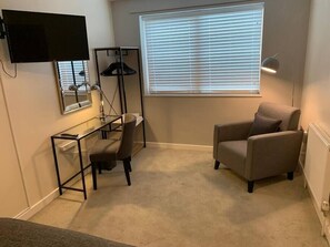 3 bedrooms, iron/ironing board, free WiFi