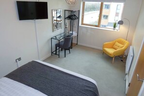 3 bedrooms, iron/ironing board, free WiFi