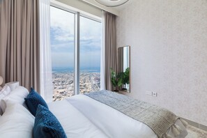 2 bedrooms, iron/ironing board, WiFi