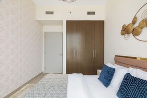 2 bedrooms, iron/ironing board, WiFi