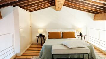 1 bedroom, bed sheets