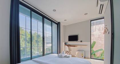 5 minutes to the clock tower!
Hostel with common room & view point city