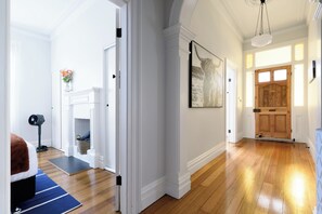 4 Schlafzimmer, Schreibtisch, Bügeleisen/Bügelbrett, kostenloses WLAN