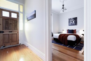 4 bedrooms, desk, iron/ironing board, free WiFi
