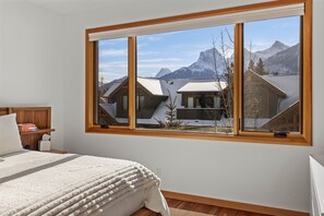 3 Schlafzimmer, Schreibtisch, Bügeleisen/Bügelbrett, Reisekinderbett