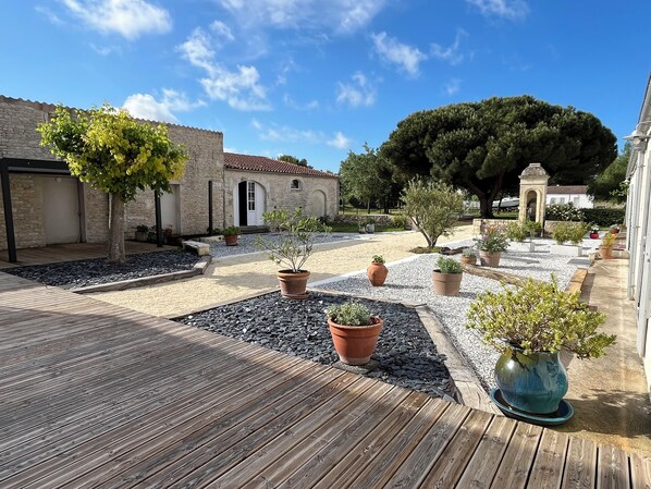 Property grounds - Clos Isidore Large character house 200 m from La Rémigeasse beach. (Dolus-d'Oléron)