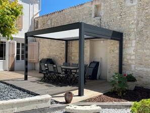 Outdoor dining - Clos Isidore Large character house 200 m from La Rémigeasse beach. (Dolus-d'Oléron)