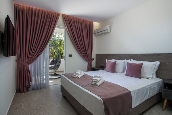 1 bedroom, in-room safe, desk, iron/ironing board