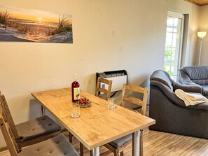 Dining - Nice apartment for 4 people with WIFI, TV and terrace (Trassenheide)
