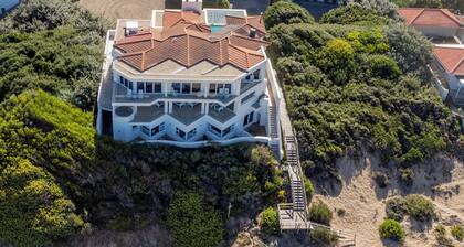 Elegant & Relaxed
Beachfront Bliss-Wake Up to the Sound of the Ocean-Sleeps 16