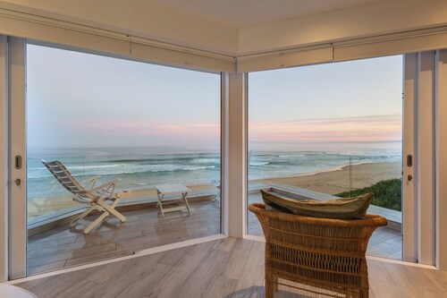 Elegant & Relaxed

Beachfront Bliss-Wake Up to the Sound of the Ocean-Sleeps 16