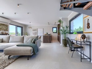 Living area - Stunning private villa with A/C, internet, private pool, TV, terrace and panoramic view (Buzet)