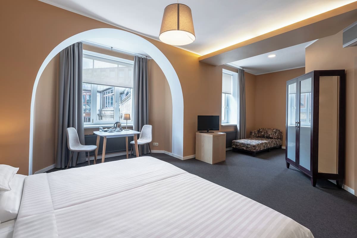 Quarto casal superior | Escrivaninha, Wi-Fi de cortesia, roupa de cama
