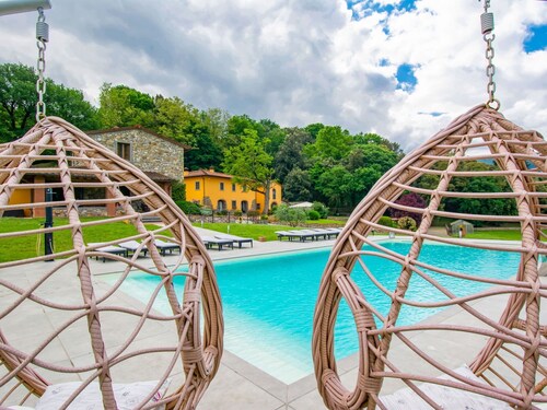 Stunning private villa with private pool, WIFI, A/C, hot tub, TV, balcony and pets allowed