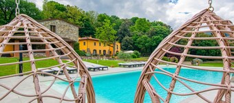 Beautiful private villa with private pool, A/C, WIFI, hot tub, TV, balcony and pets allowed