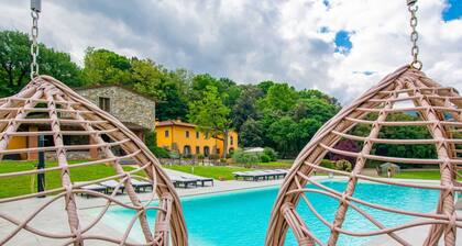 Wunderbares alleinstehendes Ferienhaus mit Klimaanlage, Whirlpool, privatem Pool, W-LAN, TV, Balkon