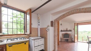 Private kitchen - Beautiful private villa for 9 people with private pool, WIFI, A/C, TV, patio and pets allowed (Roccastrada)